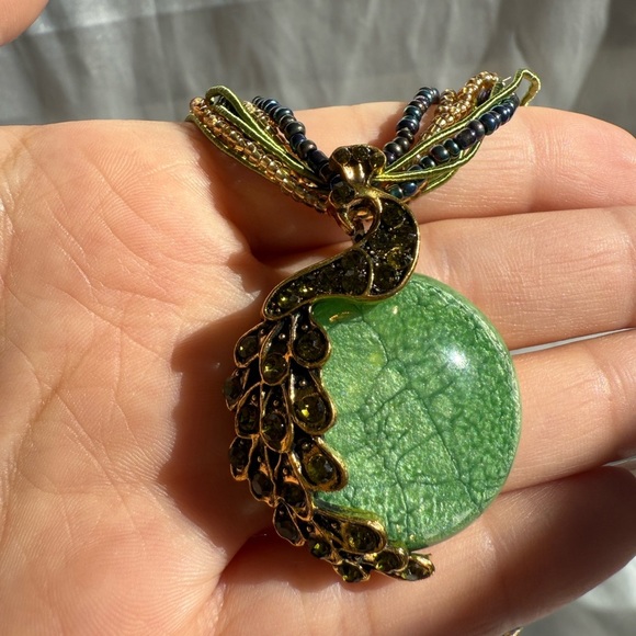 Vintage women’s Green Pendant Necklace with Beaded Details - Picture 7 of 8